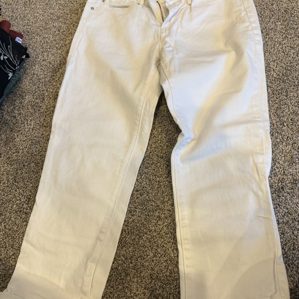 Levi white denim capri